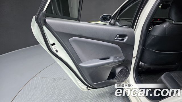 Toyota Prius 2017 — photo 15