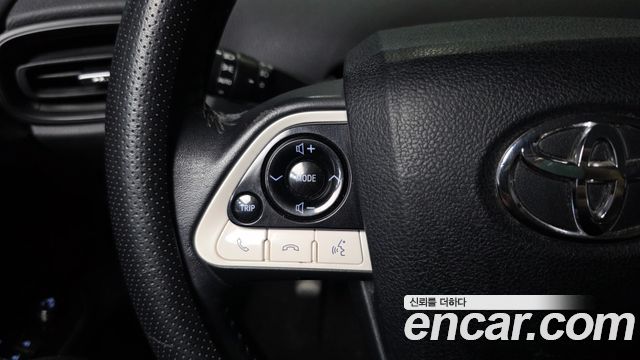 Toyota Prius 2017 — photo 27