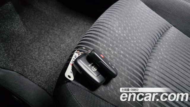 Toyota Prius 2017 — photo 30