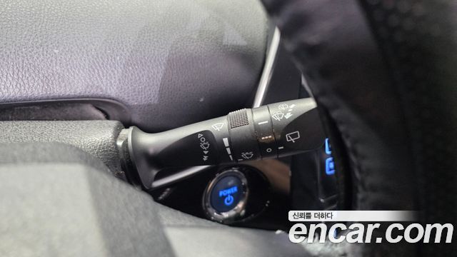 Toyota Prius 2017 — photo 33
