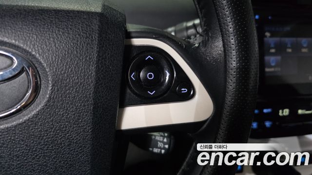 Toyota Prius 2017 — photo 34