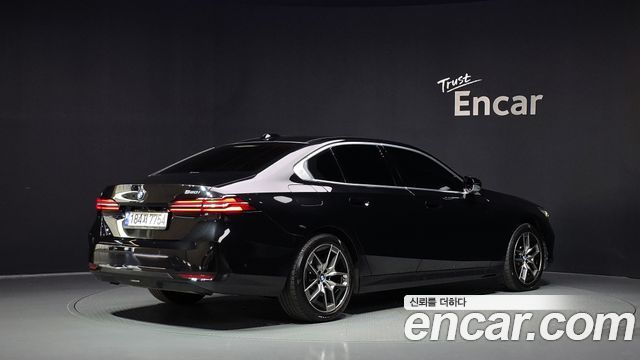 BMW 5-Series 2024 — photo 2
