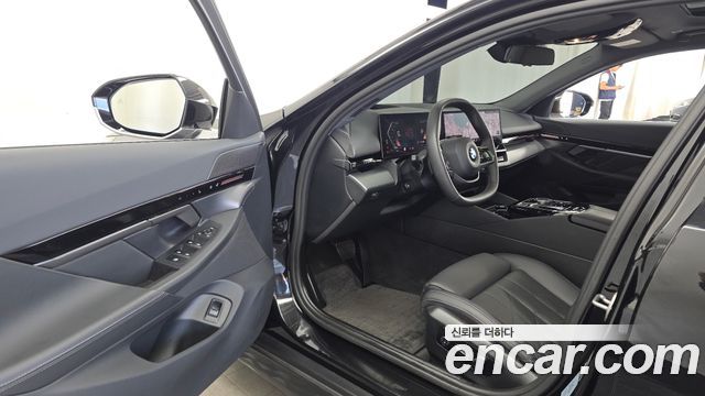 BMW 5-Series 2024 — photo 13