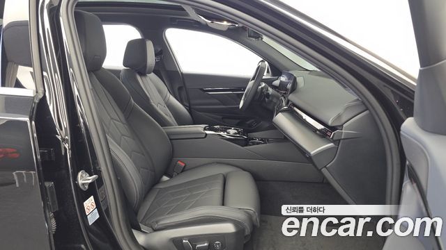 BMW 5-Series 2024 — photo 17
