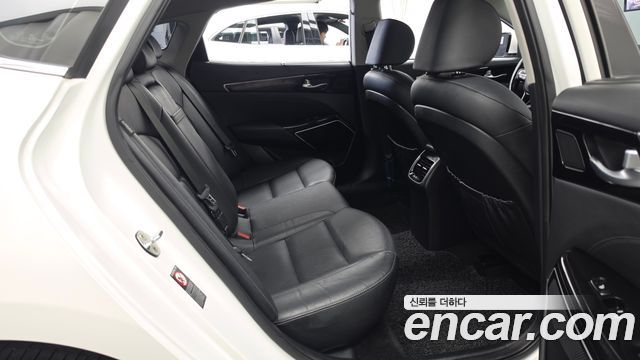Kia K7 2018 — photo 18