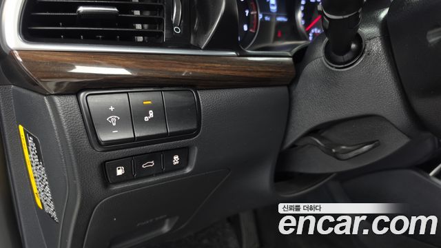Kia K7 2018 — photo 22