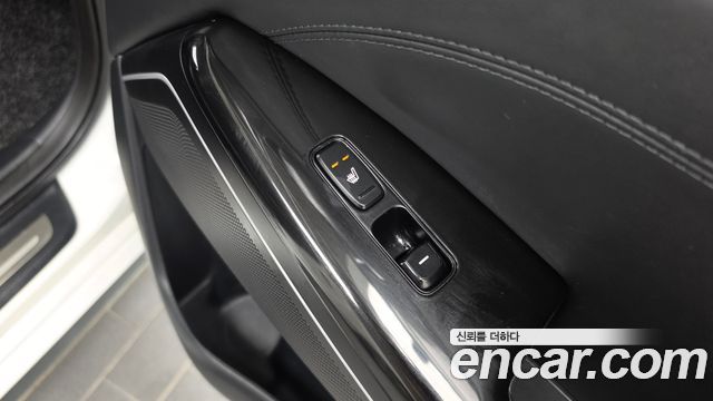 Kia K7 2018 — photo 25