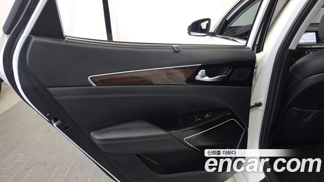 Kia K7 2018 — photo 15
