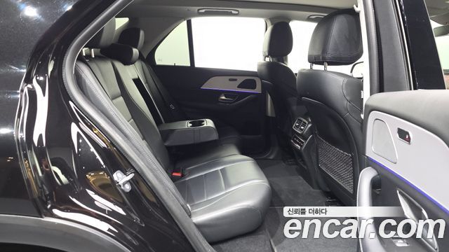 Mercedes-Benz GLE-Class 2020 — photo 17