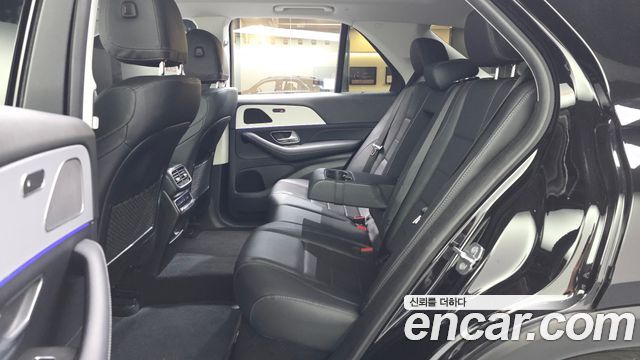 Mercedes-Benz GLE-Class 2020 — photo 18