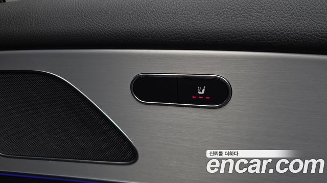 Mercedes-Benz GLE-Class 2020 — photo 24