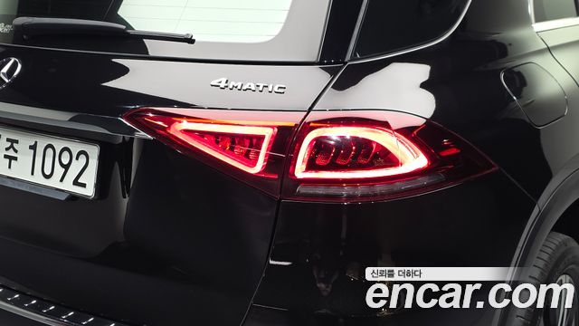 Mercedes-Benz GLE-Class 2020 — photo 9