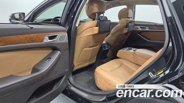 Genesis G80 2017 — photo 18