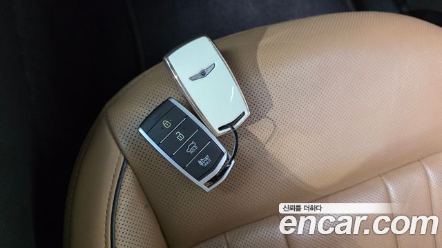 Genesis G80 2017 — photo 23