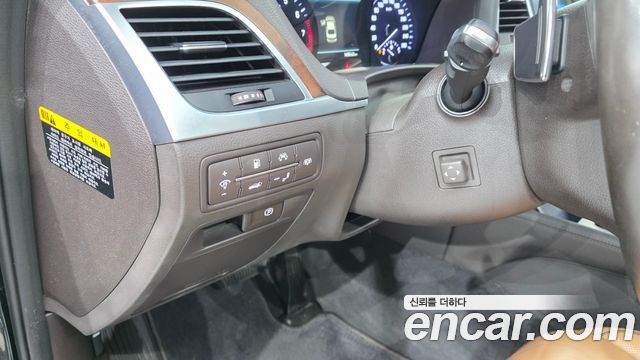 Genesis G80 2017 — photo 30
