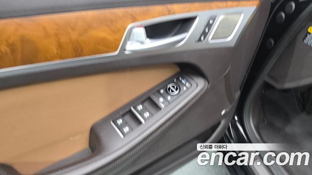 Genesis G80 2017 — photo 35