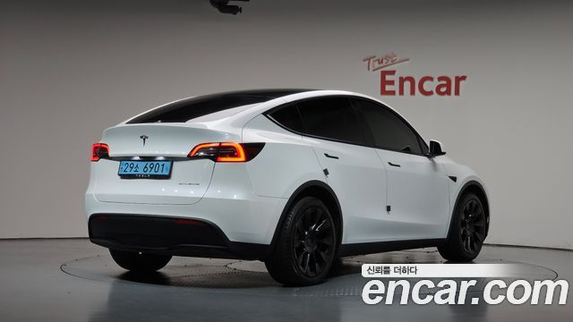 Tesla Model Y 2022 — photo 2