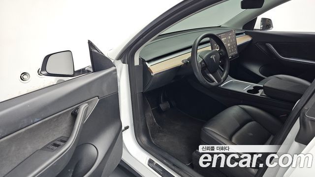 Tesla Model Y 2022 — photo 13