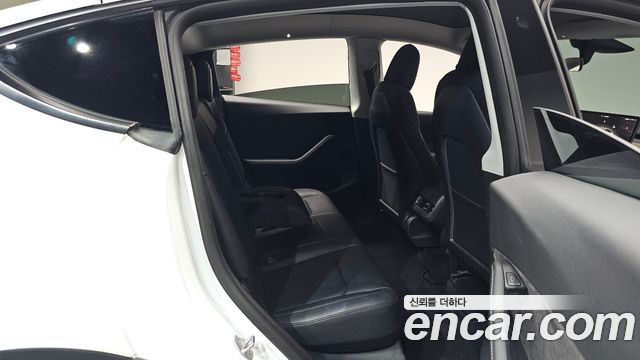 Tesla Model Y 2022 — photo 17