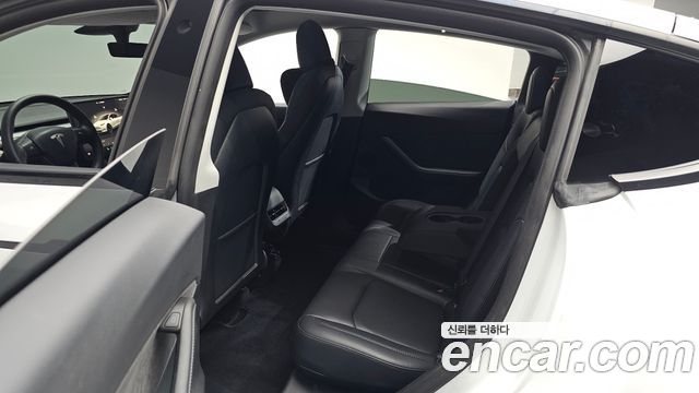 Tesla Model Y 2022 — photo 18
