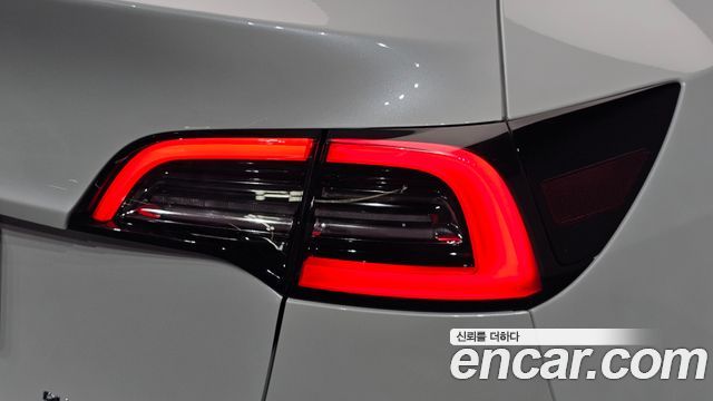 Tesla Model Y 2022 — photo 9