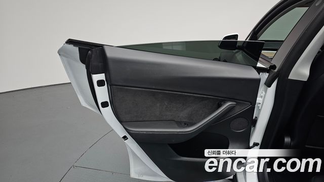 Tesla Model Y 2022 — photo 15