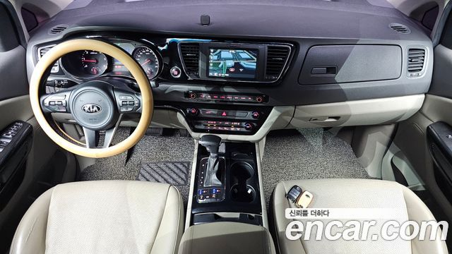 Kia Canival 2017 — photo 10