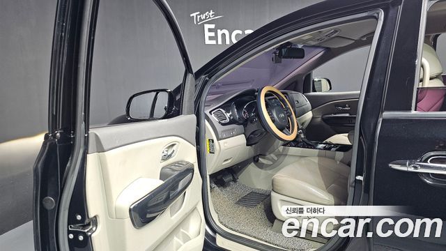 Kia Canival 2017 — photo 13