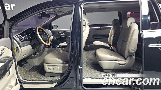 Kia Canival 2017 — photo 17