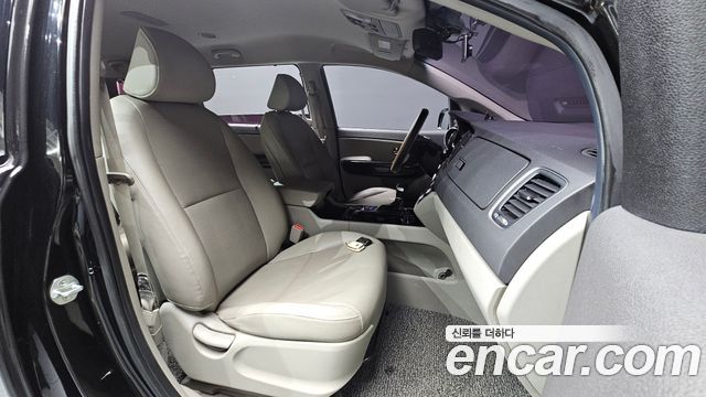 Kia Canival 2017 — photo 18