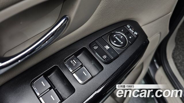 Kia Canival 2017 — photo 19