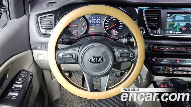 Kia Canival 2017 — photo 21