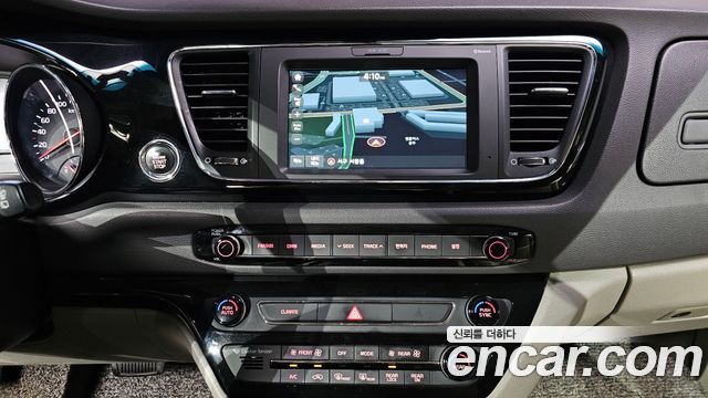 Kia Canival 2017 — photo 25