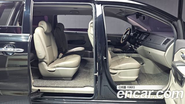 Kia Canival 2017 — photo 16