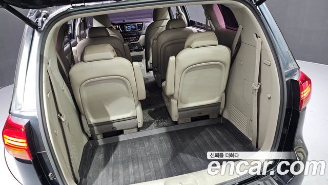 Kia Canival 2017 — photo 32