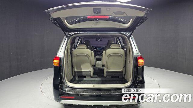 Kia Canival 2017 — photo 33