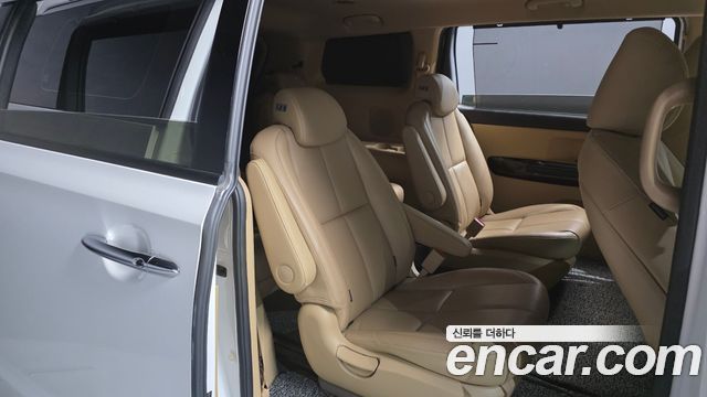 Kia Canival 2019 — photo 17
