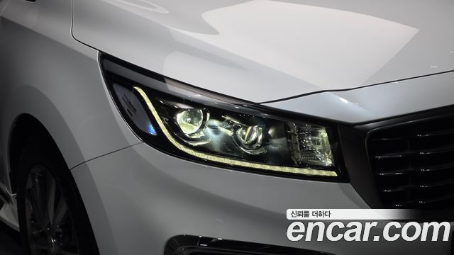 Kia Canival 2019 — photo 8