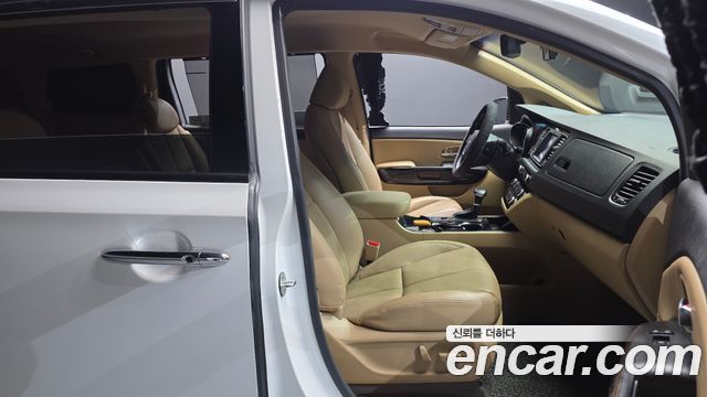Kia Canival 2019 — photo 16