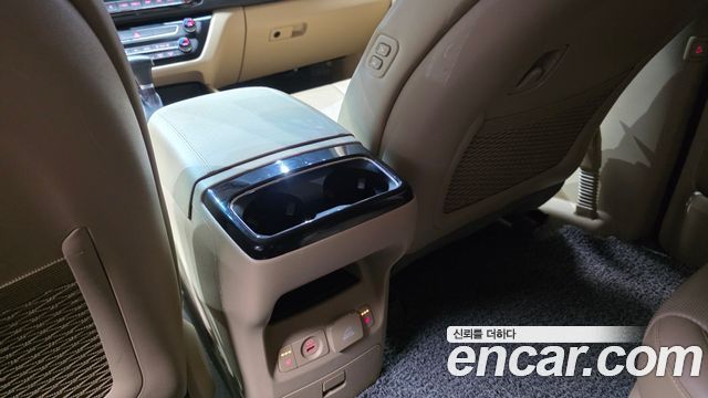 Kia Canival 2019 — photo 28