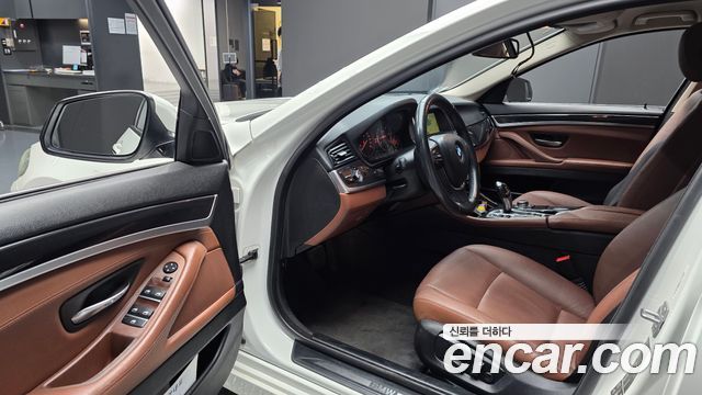BMW 5-Series 2015 — photo 10