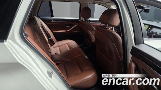 BMW 5-Series 2015 — photo 11