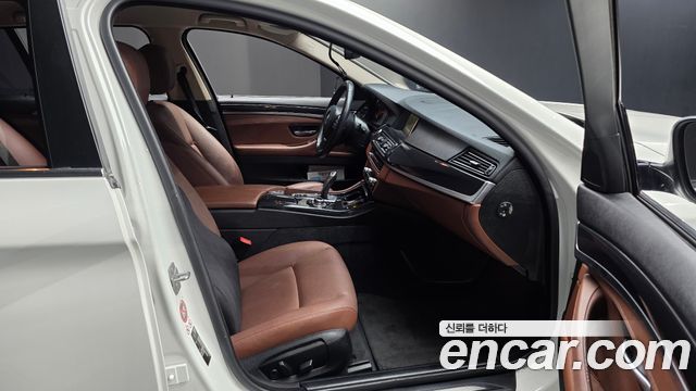 BMW 5-Series 2015 — photo 12