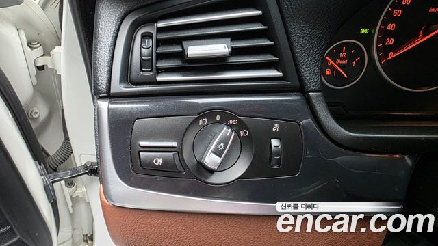 BMW 5-Series 2015 — photo 14