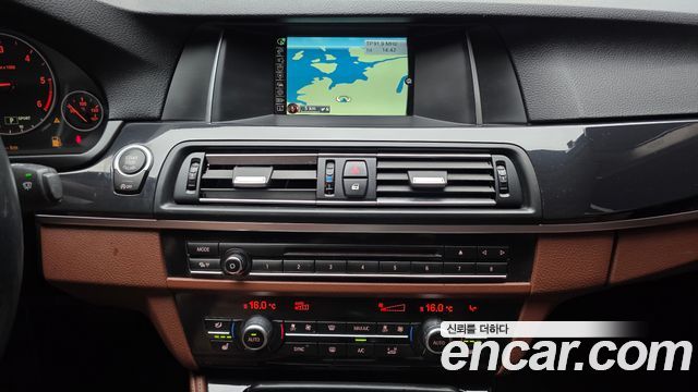 BMW 5-Series 2015 — photo 15