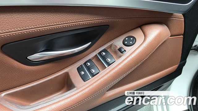 BMW 5-Series 2015 — photo 18