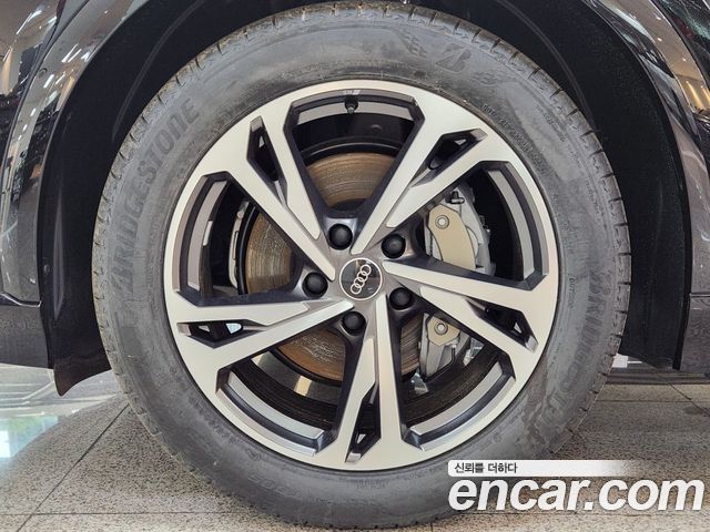 Audi Q6 e-tron 2025 — photo 5