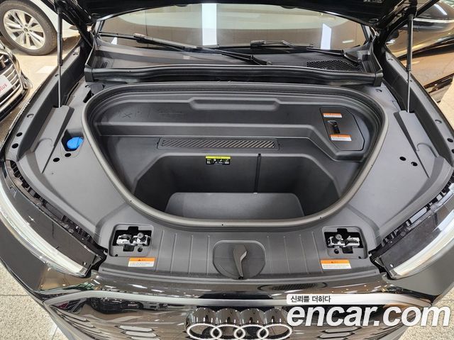 Audi Q6 e-tron 2025 — photo 6