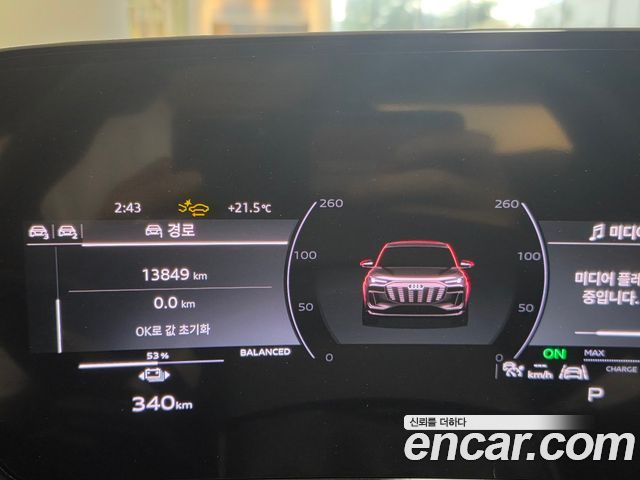 Audi Q6 e-tron 2025 — photo 8