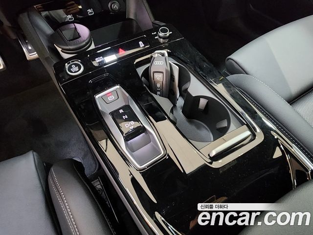 Audi Q6 e-tron 2025 — photo 9